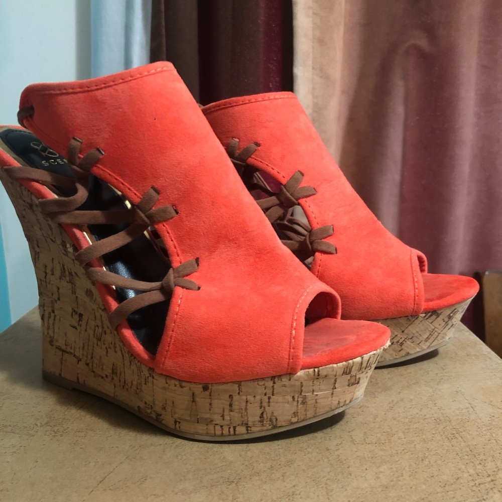 Coral platform wedges